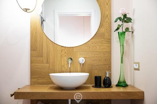 a bathroom with a bowl sink and a mirror at Biora Hospitality in Serri