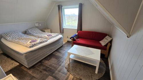 เตียงในห้องที่ 1 Room in The Yellow House, close to Airport & Lofoten
