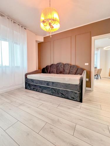 a bedroom with a large bed in a room at Nordic Residence NH 88 in Suceava