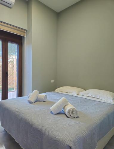 a bedroom with a bed with towels on it at plytra house in Plytra