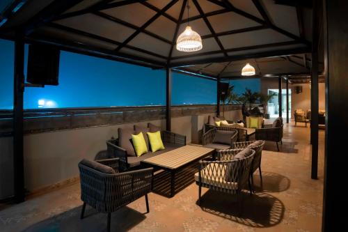 Clubhouse Hotel Chandigarh Mohaliにあるシーティングエリア