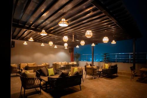 Clubhouse Hotel Chandigarh Mohaliにあるシーティングエリア