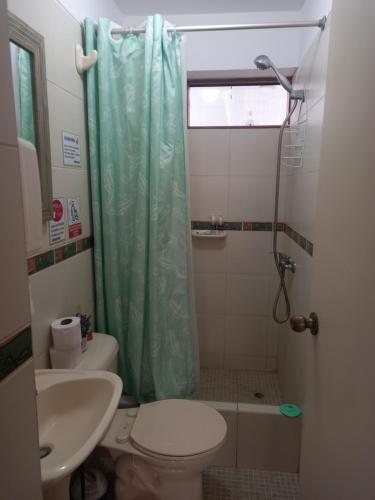 Ένα μπάνιο στο Hogar de Jorge y Mary PLAYA SANTA MARÍA DEL MAR