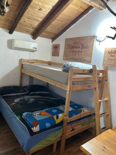 a bunk bed room with two bunk beds at Mansarda IGUANA in CTA