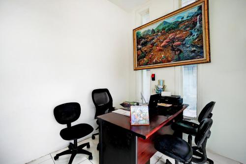 Fotografie z fotogalerie ubytování RedDoorz near Taman Bungkul v destinaci Surabaja