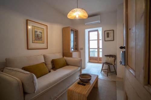 a living room with a couch and a table at Mondejar 14 Coliving Centro in Estepona