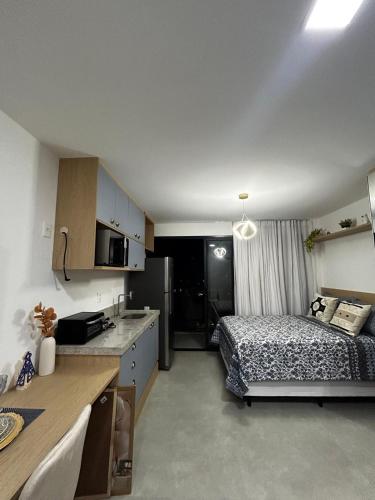 a kitchen and a bedroom with a bed in a room at Alive Corredor da Vitória - Vista Mar in Salvador
