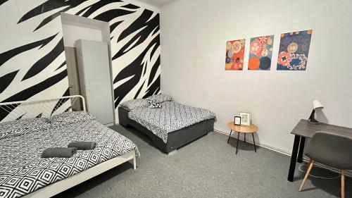 Room in front of Hala Targowa Station without window