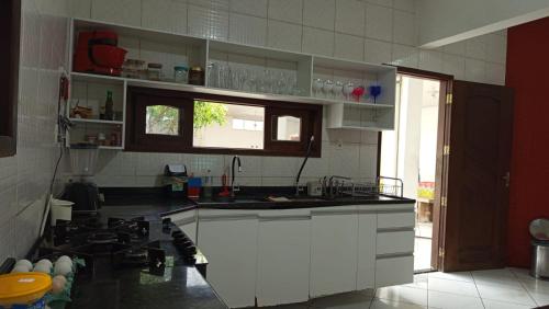 Η κουζίνα ή μικρή κουζίνα στο Great House for COP 30 - H01