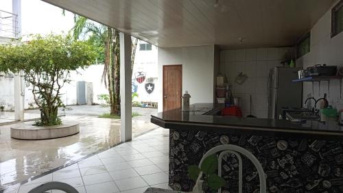 Η κουζίνα ή μικρή κουζίνα στο Great House for COP 30 - H01