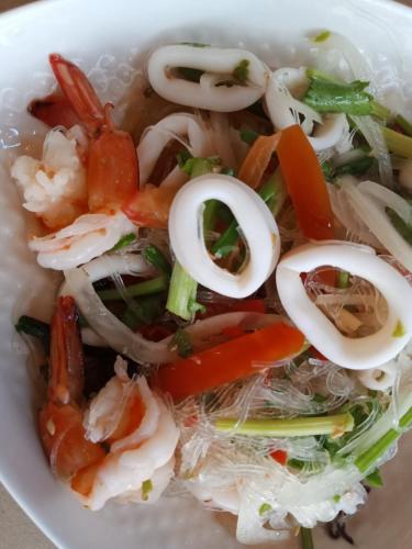 Makanan di atau berdekatan apartmen