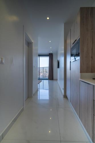 Kuchyň nebo kuchyňský kout v ubytování AfricaWorks Suites
