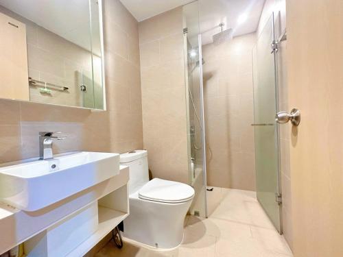a bathroom with a toilet and a sink and a shower at The Sóng Vũng Tàu Hideaway in Vung Tau