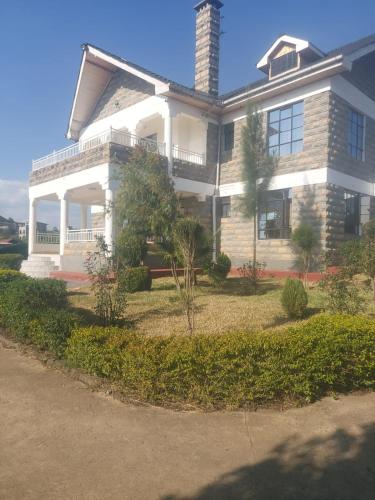 Edificio en el que se encuentra el hostal o pensión