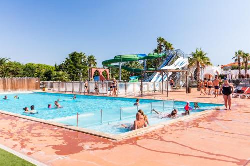 Πισίνα στο ή κοντά στο Camping La Palmeraie
