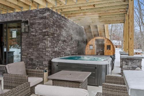 Fotografie z fotogalerie ubytování Luxury Getaway with Nature and Comfort v destinaci Albrightsville