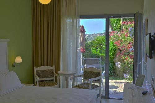 Hotel Liliana Diano Marinaにあるベッド