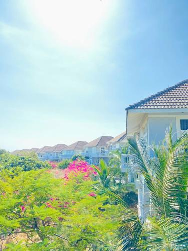 a view of a house with trees and flowers at Sea Home - Villa Sealinks Mui Ne 3br O867,7O7,123 in Ấp Phú Tịnh (2)