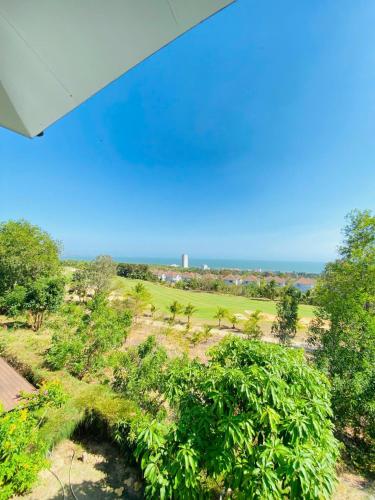 a view of a field with trees and the ocean at Sea Home - Villa Sealinks Mui Ne 3br O867,7O7,123 in Ấp Phú Tịnh (2)