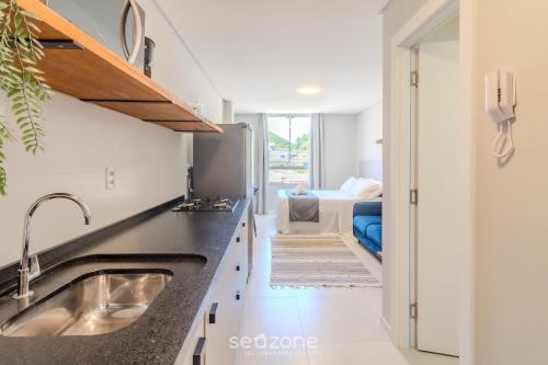 Køkken eller tekøkken på Estúdios na Barra em Balneário Camboriú - DPR