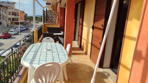 a balcony with a table and chairs and a street at Casa CALCUTTA - IUN Q3398 in Olmedo