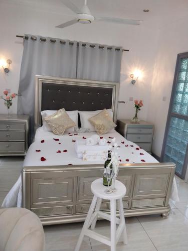 a bedroom with a large bed with flowers on it at Agnes Cottage in La Réunion