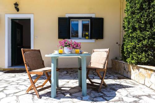 Sunny Patio Studio Corfu !