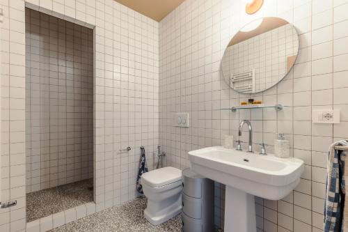 Roman Retreat En-suite Room