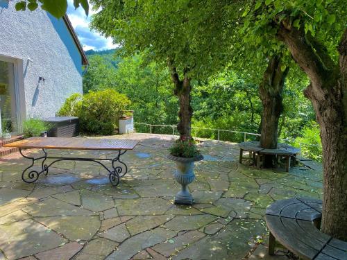 Κήπος έξω από το Gem With Hot Tub, Sauna And Castle View