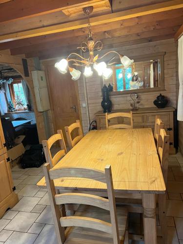 a dining room with a wooden table and chairs at De Reinakker Bungalow in Sint-Gillis-Waas