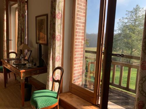 Imagen de la galería de Le Pommier Doux, maison d'hôte du Domaine du Château d'Argeronne, en La Haye-Malherbe