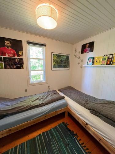 En eller flere senge i et værelse på Outdoor Life And Panoramic View Over The Forest