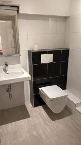a bathroom with a toilet and a sink at Center Apart Hannover in Hannover
