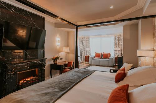 Postel nebo postele na pokoji v ubytování Wellington Hotel & Spa Madrid
