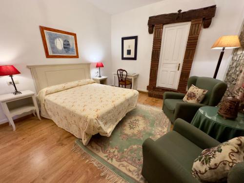 Una cama o camas en una habitación de Hotel Palacio de Libardon