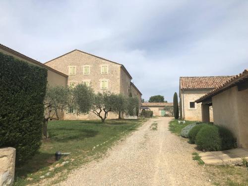 Studio familial paisible avec piscine au cœur de Valensole - FR-1-822-3
