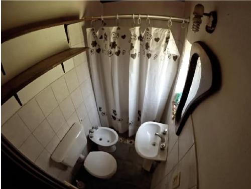 a bathroom with two sinks and a mirror at Casita Loma Hermosa in Mina Clavero