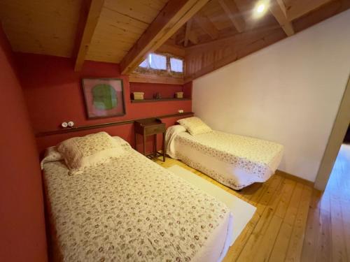 Una cama o camas en una habitación de Hotel Palacio de Libardon
