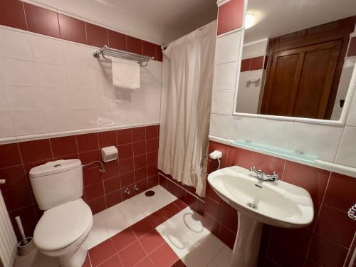 Un baño de Hotel Palacio de Libardon
