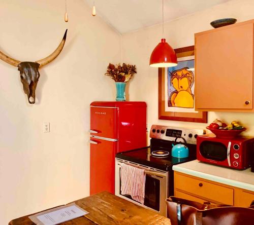 Η κουζίνα ή μικρή κουζίνα στο Charming Garden Cottage