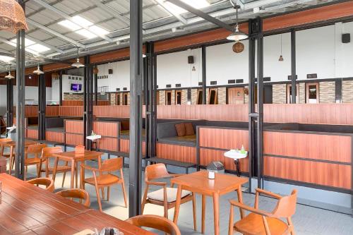 Restaurace v ubytování Penginapan Ciremai Syariah RedPartner