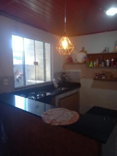 Dapur atau dapur kecil di Casa c Terraço e Churrasqueira