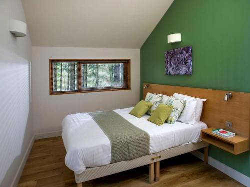 Postel nebo postele na pokoji v ubytování Sherwood Forest Cabins - Forest Holidays