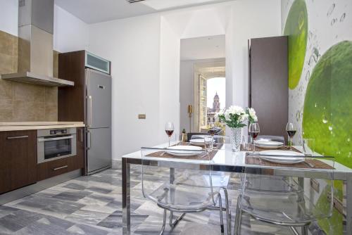 -MalagaSunApts-Merced Square Picasso Dream
