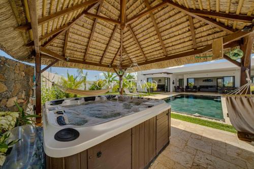 Bazén v ubytování Exceptional villa, jacuzzi, heated pool nebo v jeho okolí
