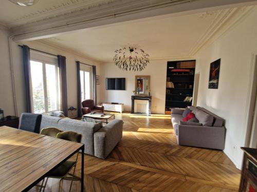 Parisian nest 15 min Adidas Arena & Montmartre