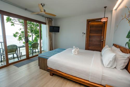 Postel nebo postele na pokoji v ubytování Diamond Beach Resort