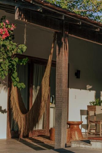 a hammock hanging from the side of a house at Anacardier Privé Hotel in Atins