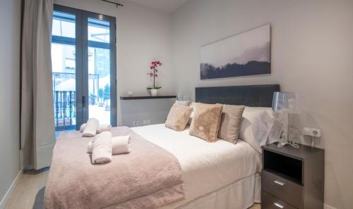 Apartamento 4 dormitorios en Calle Roselló You Stylish Apartments