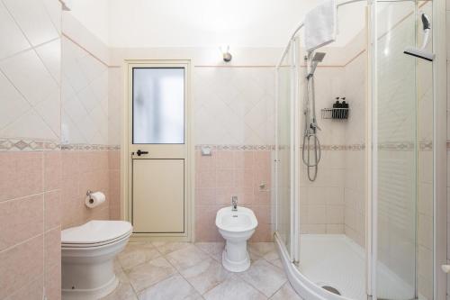 Koupelna v ubytování Arquer43 - Cagliari Old Town - appartamento 1 camera da letto - 4 persone